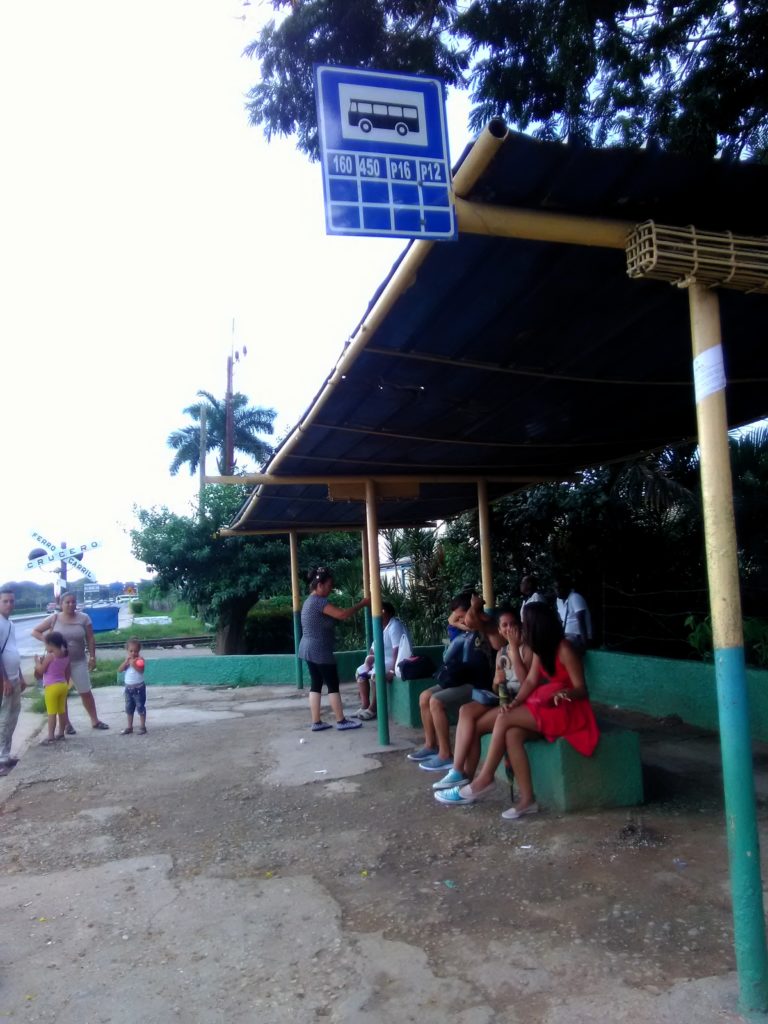 bus stop outside T2 in avenida Boyeros 
